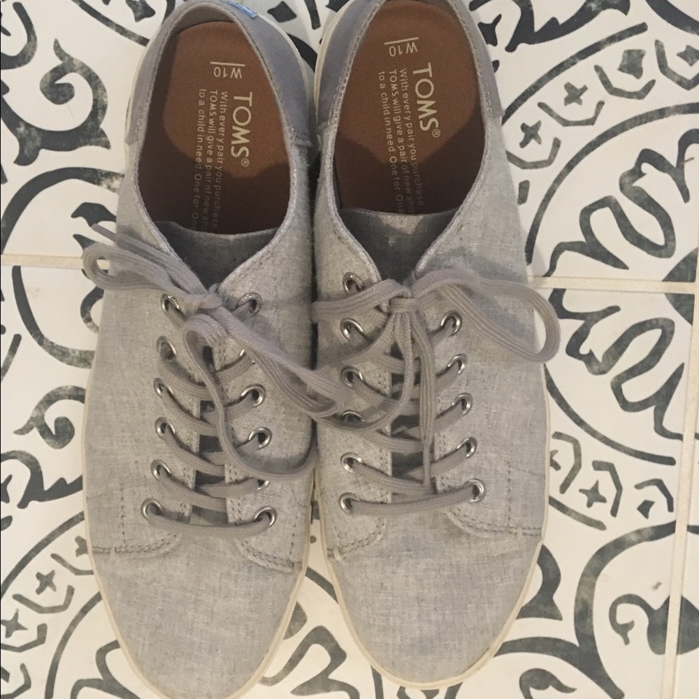 EXCELLENT CONDITION Toms Lace Up Sneakers